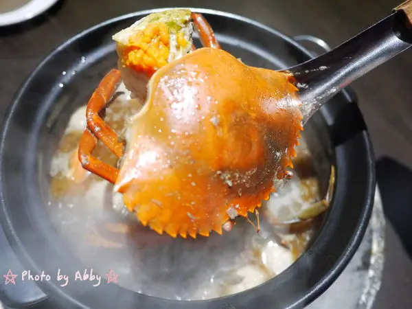 【食記:中山區】薑母六三。熱呼呼薑母鴨裡竟然有紅蟳!!!吃鍋還能點熱炒