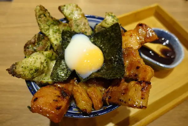 地表最強燒肉丼!盡情得張口扒飯吧- 開丼 燒肉vs丼飯(微風松高店)