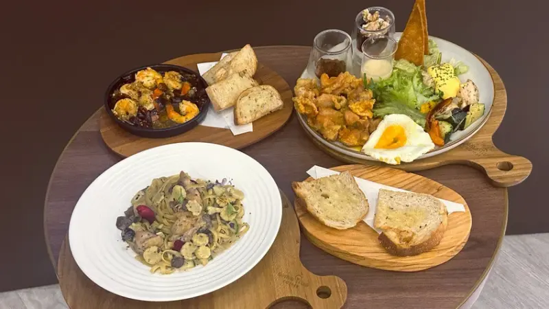 【信義區美食】成真咖啡BELLAVITA店，全天候早午餐、甜點舒芙蕾推薦！貴婦系質感咖啡廳【板南線美食】台北市政府餐廳推薦