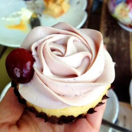 【台中 西區】漫步草悟道--范特喜甜點森林吃Wilsons 英式下午茶,范特喜9號店逛新手書店