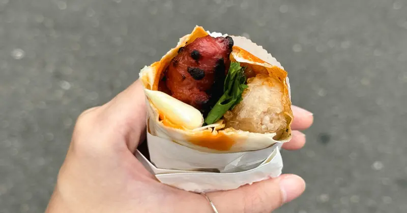 礁溪必吃香腸！礁溪香腸伯 潤餅包大腸包小腸，宜蘭必吃排隊美食。