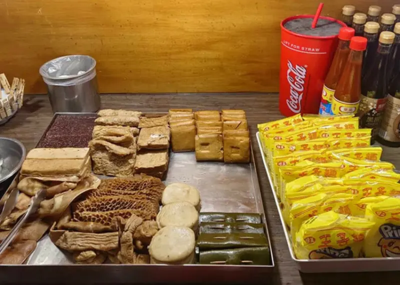 竹南古早味小吃推薦！火車站附近必吃「灶咖食堂」復古風餐廳，品嚐正宗客家小吃好滋味。