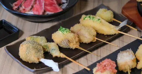 串炸葡萄也有！新台北居酒屋「夜串坊」必吃推薦，名古屋炸雞翅要點。