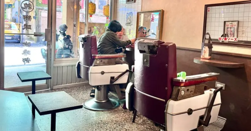 基隆復古咖啡廳！秋香理髮廳改建50年老宅咖啡廳，巴斯克乳酪蛋糕推薦。