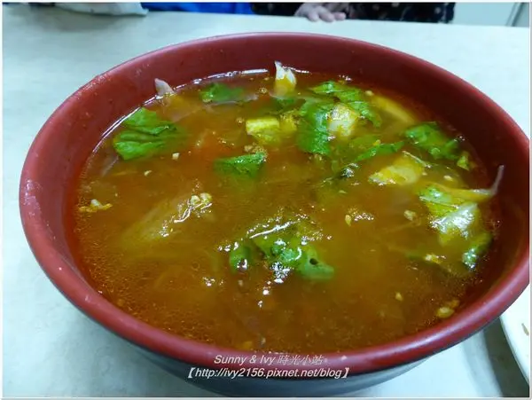 【台北中山食記】四平街番茄牛肉麵（原山西刀削麵）。老滋味依然亮眼