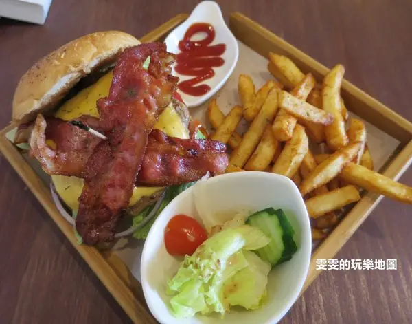 [桃園區]DEMO HOUSE~假日就該放鬆步調來個美味又悠閒的早午餐時光/桃園早午餐/友善寵物店家/免費WIFI/不收服務費/方便停車/三民運動公園/新光三越大有店美食