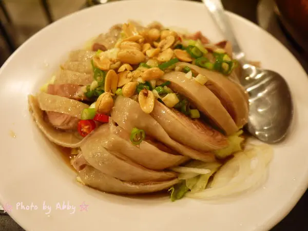 【食記:新北市新店】老蔣的家鄉味。東北酸菜白肉鍋實在好吃捏!!還有招牌口水雞與牛肉捲餅越吃越涮嘴