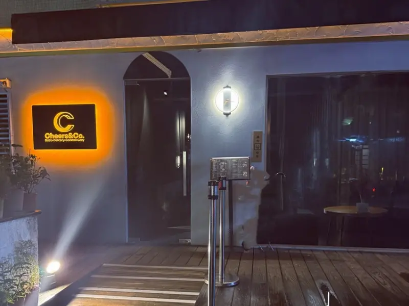 「大安區餐酒館」Cheers&Co.咖啡餐酒館｜東區人氣聚餐新選擇，晚間調酒療癒續攤時光「聚場推薦」可包場「巷弄美食」