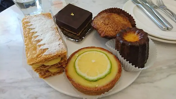 【台中】偶爾就是要吃下午茶，好好享受悠閒時光，向上店 La Famille 法米法式甜點