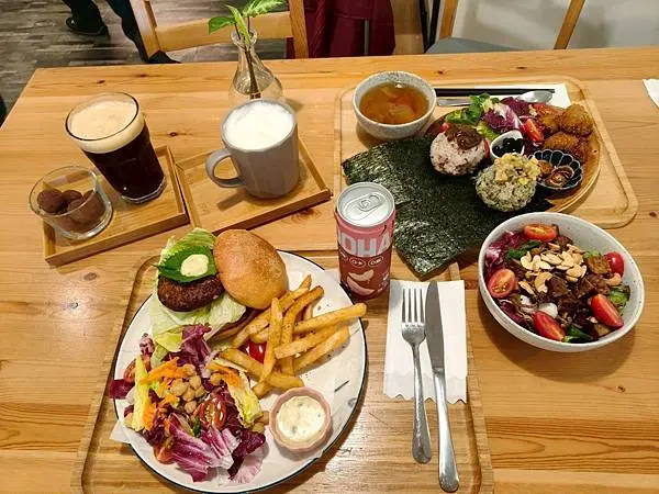 捷運大坪林站-新北日式蔬食餐廳食記-原粹蔬食作-好吃健康滿滿加分的蔬食創意料理/甜點/素食漢堡推薦!!!