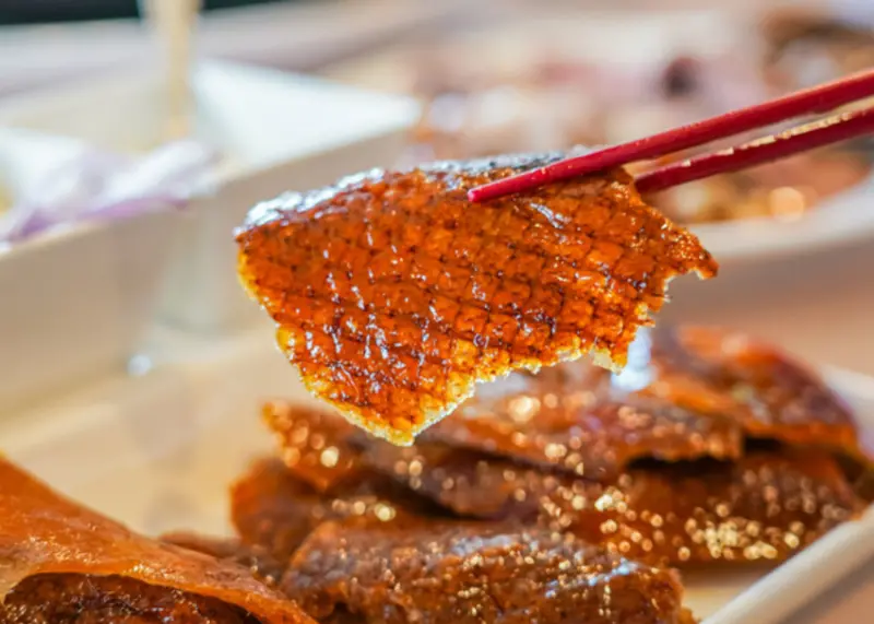 隱藏在新竹香山的紅磚老宅餐廳！草根廚房烤鴨必吃，一鴨五吃超滿足。