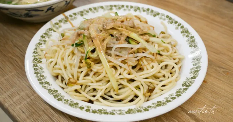 民生社區60年老店！屏東任家涼麵招牌川味涼麵口感Q彈，夏天開胃必吃首選。