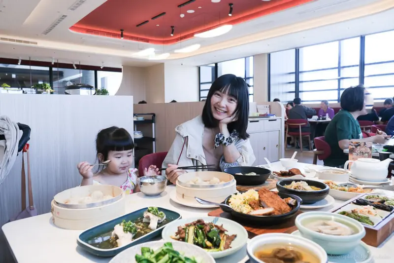 台南市南區漢來上海湯包插旗誠品生活台南店！漢來美食的18摺工藝、湯汁飽滿小籠湯包，台南餐廳推薦