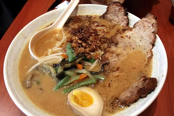 台北長安東路‧超棒叉燒之旺味麵場