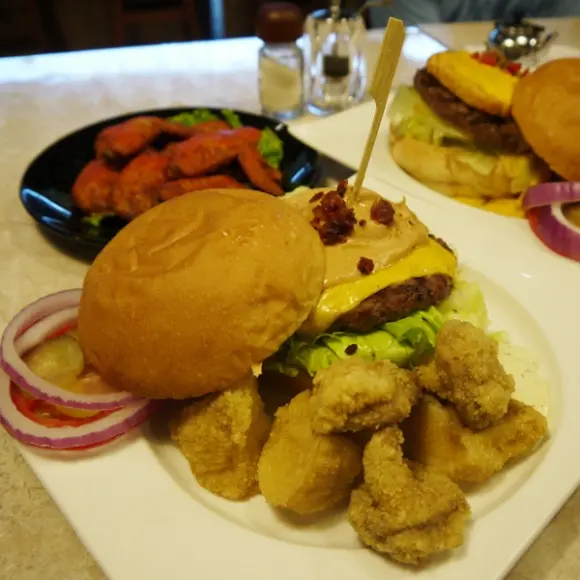 【Bravo發福廚房市民店】我不想發福，但我愛死發福的花生醬牛肉堡！！