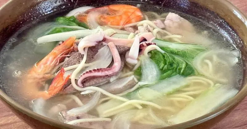 新北瑞芳美食推薦！北濱公路旁必吃傳奇 秀蓮什錦麵，假日想吃至少等一小時。