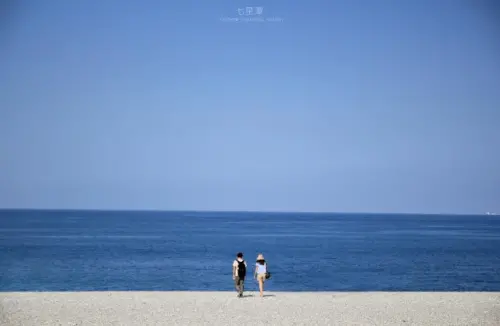 花蓮。新城。一抹湛藍的月牙灣 / 七星潭