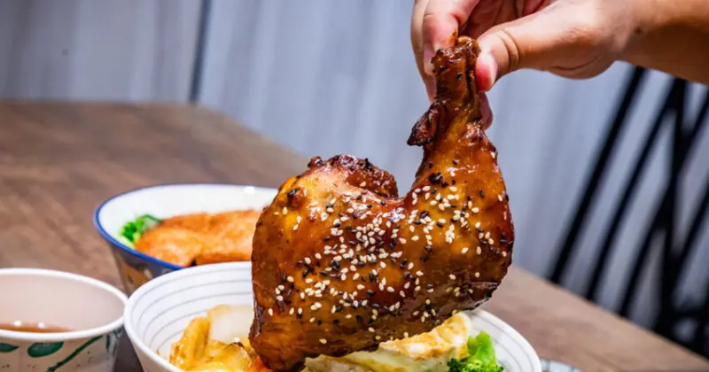 台北士林人激推小劉排骨飯！隱藏版40年老味道CP值爆表。