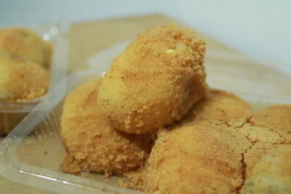 行天宮美食▌超Q超大顆的「不老客家傳統麻糬」：一顆十元，食尚玩家介紹排到天荒地老，大推椰香口味(行天宮捷運站)