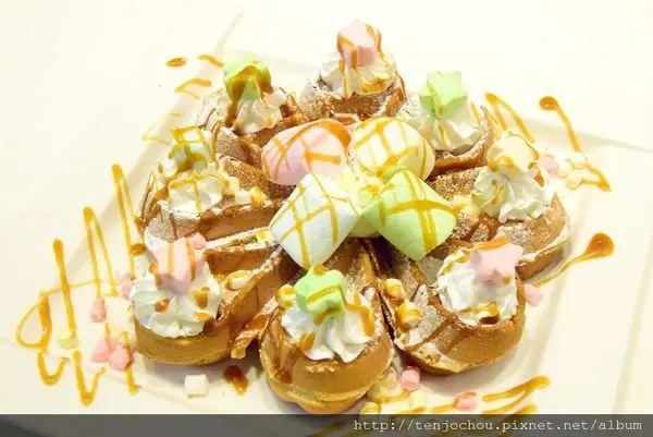 花花，甲飽沒【台北食記】No.5 Café 美食節目推薦！藍帶麻糬鬆餅 松菸信義區下午茶