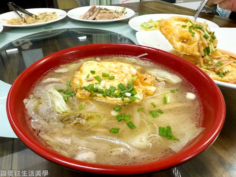 【馬祖食記】津沙小館 - 位在津沙聚落的在地餐館，必吃麻辣水煮魚、老酒麵線、紅糟炒飯、炒魚麵