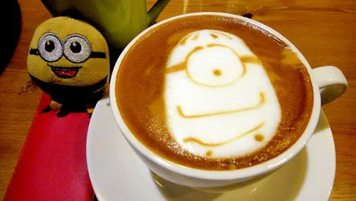 【台北大安】超可愛小小兵拉花咖啡！Film Studio Cafe 片場咖啡！