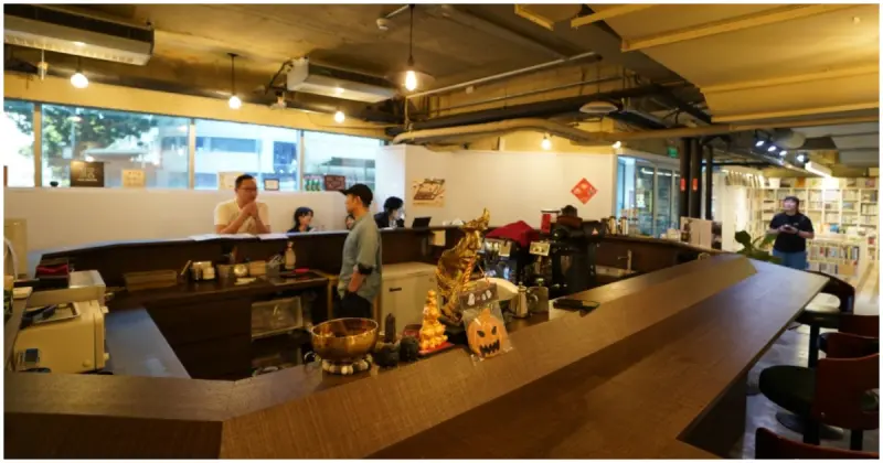 行天宮咖啡廳推薦！某咖啡 Mau Coffee 藏在國稅局的個性咖啡館，I人口袋名單。