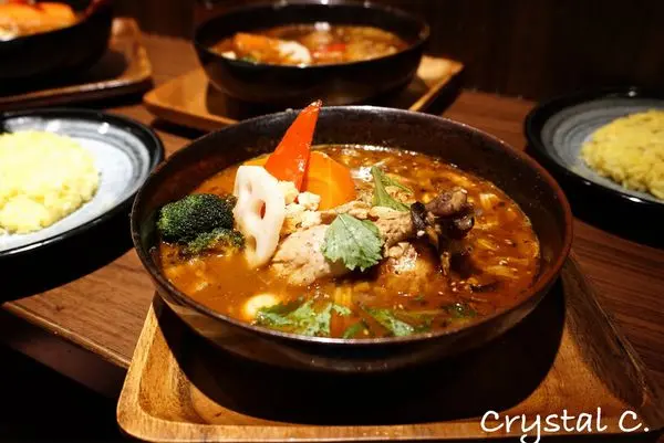 【台北美食推薦】北海道GARAKU湯咖哩 信義區又多了一個排隊美食 蝦咪！連平日都還要排隊兩小時！！(日式 排隊美食)