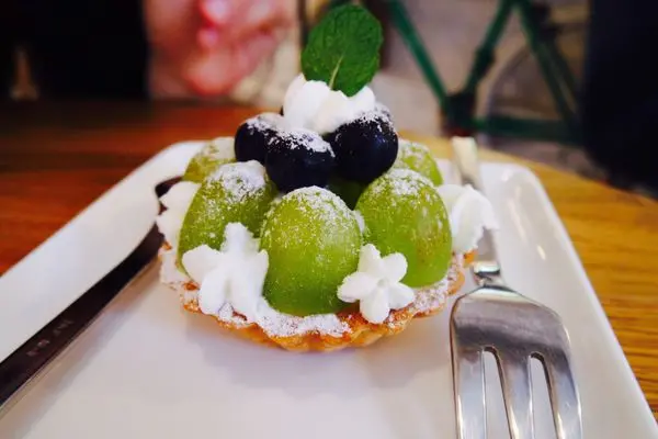 桃園 ✿ 好拾日 ✿ 鄉村清新感~ 白淨透涼的咖啡廳 好吃的水果塔!