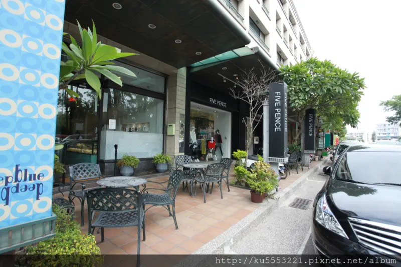 吃。台南｜千層蛋糕・咖啡・甜點「深藍咖啡館」。