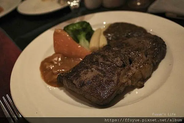 |台北大安‧牛排| 最有儀式感的老派牛排館《沾美西餐廳 Jimmy's Kitchen》香氣四溢角尖牛排.捷運忠孝敦化站