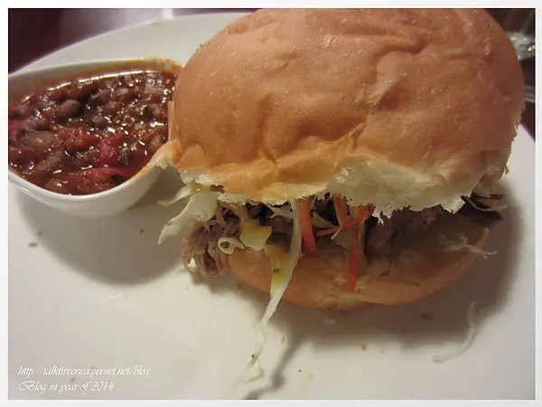 『呷』「捷運劍南路站」☆ Ed’s Diner ☆ 慢火燻烤豬排與手撕肉漢堡好美味