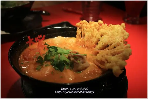 【台北中正食記】大心新泰式麵食（台北微風車站店）。酸甜的湯麵，真的很開胃