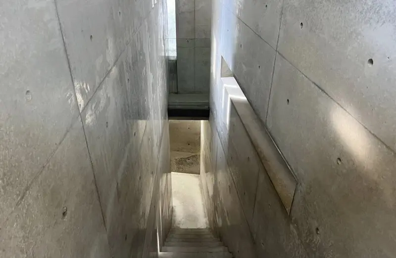 從瀨戶內海直島的一棟百年町家「安藤忠雄博物館」，正式揭開安藤忠雄的建築宇宙。