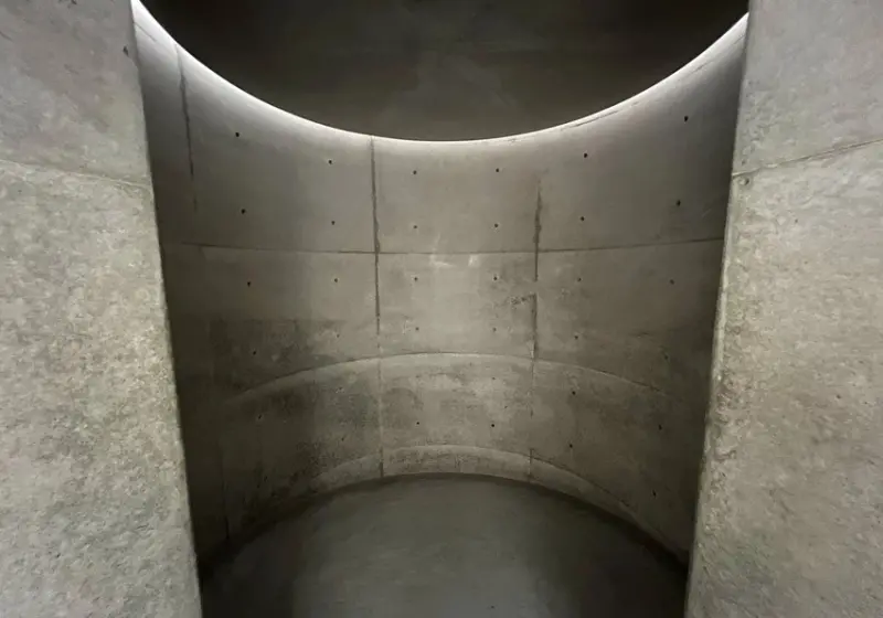 從瀨戶內海直島的一棟百年町家「安藤忠雄博物館」，正式揭開安藤忠雄的建築宇宙。