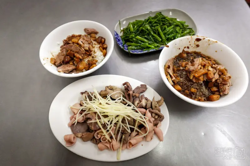 【高雄 鹽埕區】 鴨肉本x品嚐鹽埕在地老店魯肉汁鴨肉飯x超Ｑ彈鴨肉冬粉x綜合內臟切盤一次滿足