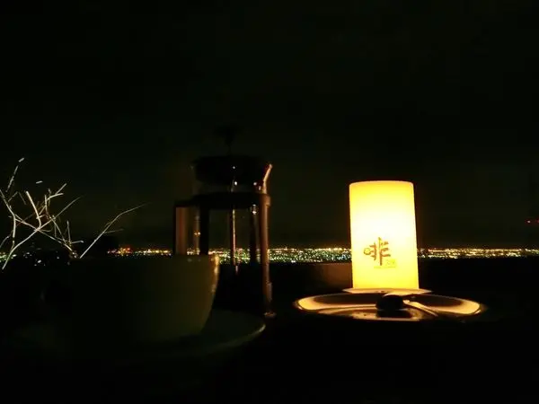 【夜景】啡文學 ♡ 台中龍井喝咖啡賞夜景~品嘗遠離市區的片刻寧靜