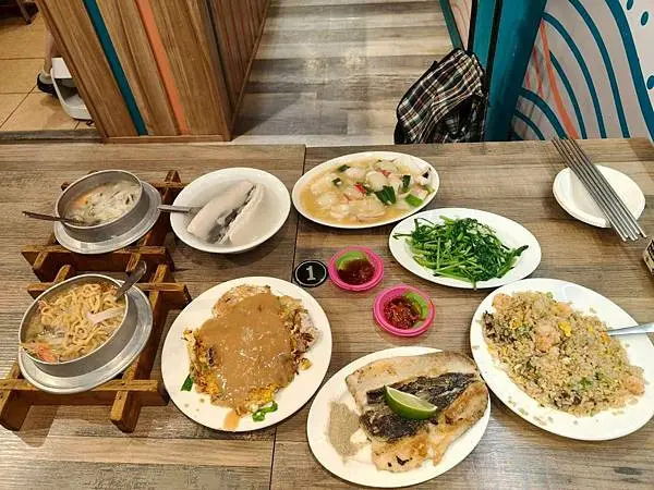 台北延三夜市正宗台式經典美食小吃推薦-東時鮮蚵-香氣爆棚用料