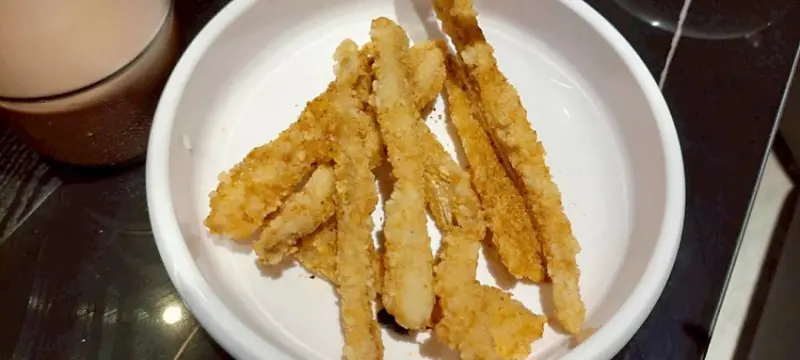 美食｜高雄美食推薦「這間串燒」，最Chill吃到飽 KTV，