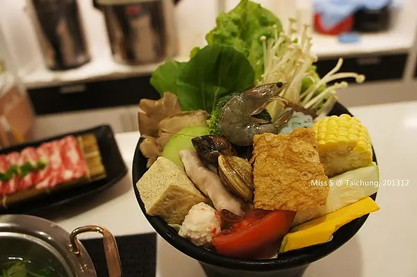 [台中] 犢家私房火鍋料理。香濃好喝牛奶起士鍋