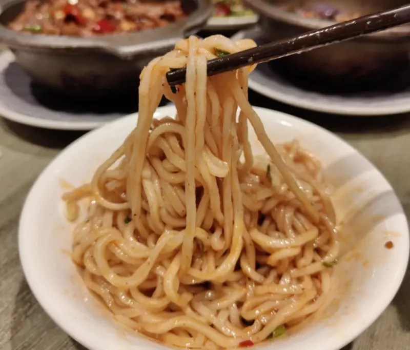 【竹北美食】四川吳抄手遠百竹北店｜紅油抄手、水煮牛必點！香麻