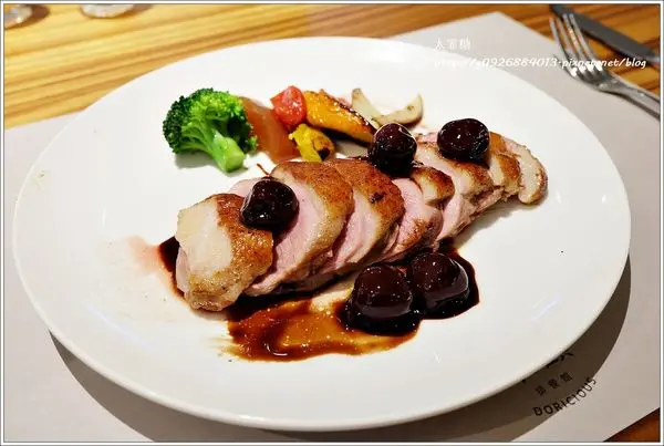 【台北】信義區/捷運市政府站/統一時代百貨新。餐。廳「朵頤排餐館Doricious」。Everybody快來大快朵頤吧~