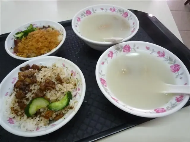 高雄 鹽埕埔站 米糕城 米糕肉燥飯 小肚湯四神湯 30元起跳