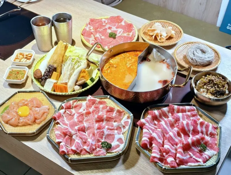 彰化縣員林市員林銷魂泰味！鍋泰暖南洋鍋物，特色湯頭與澎湃自助吧一次滿足！