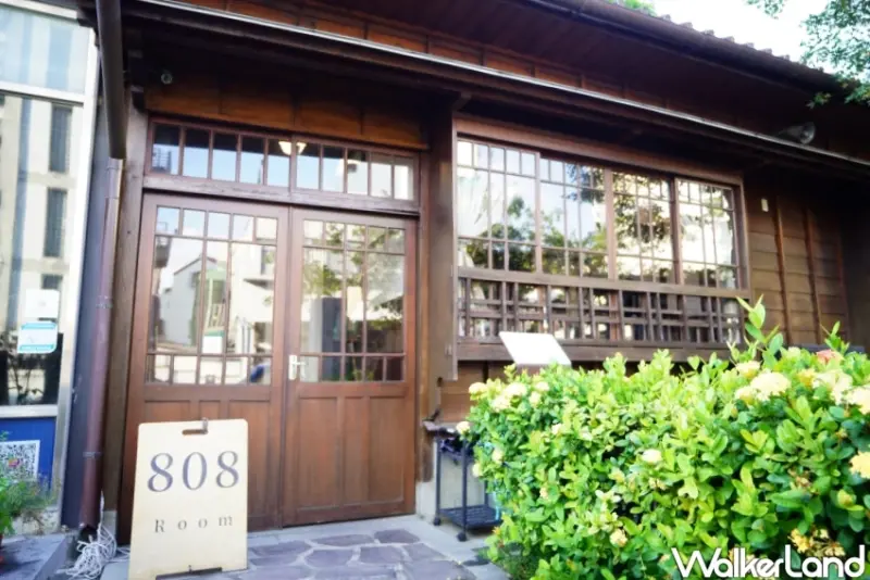台中老宅咖啡廳加！Room808 藏在台中文學館的日式咖啡廳，音樂迷要來。