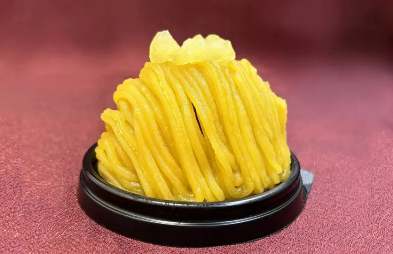 JR品川車站「ecute品川」舉辦秋季水果地瓜祭，西洋梨蘋果、地瓜杯裝甜點、蘋果地瓜焙茶布丁蒙布朗、蘋果地瓜麻糬等應有盡有。