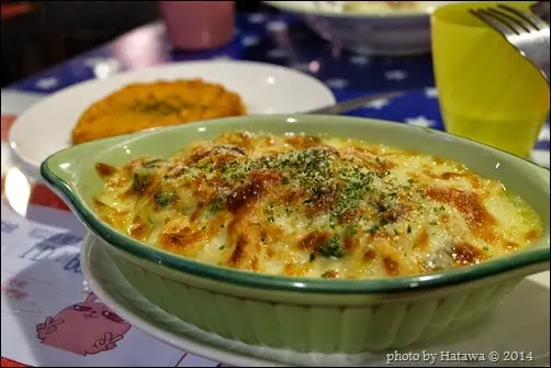 
【享食】台北中山 ◪ 午食年代蹦揪好吃。復古風味特色料理～推極濃郁花生奶醬豬排焗烤義大利麵 avec D2惡魔蛋糕完美結尾
