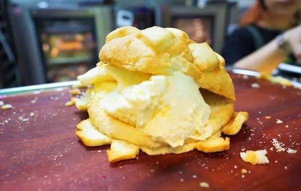 世界第二好吃的現烤冰淇淋菠蘿麵包｜來自日本金澤的散步甜點/排隊名店/食尚玩家、愛玩客/台北信義區捷運市政府站Neo19旁(附價目表)