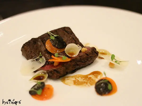 【食記】台北*內湖。德朗DE LOIN*視覺與味覺兼具的奢華美食饗宴 老饕牛排 活龍蝦 高級法式餐廳 頂級法式料理 和牛肋眼眉 加拿大活龍蝦料理 沙發 包廂 約會 求婚