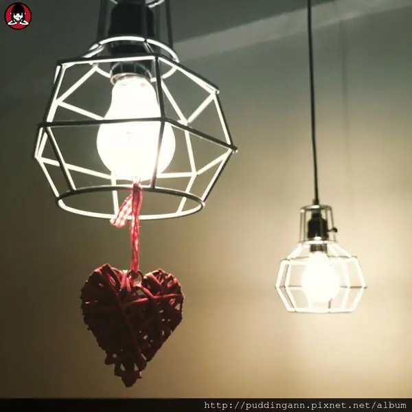 [食記]台北新店大坪林站 框框美式餐廳 可愛愛心吊飾配上7.5oz牛肉漢堡份量超足呀!!!